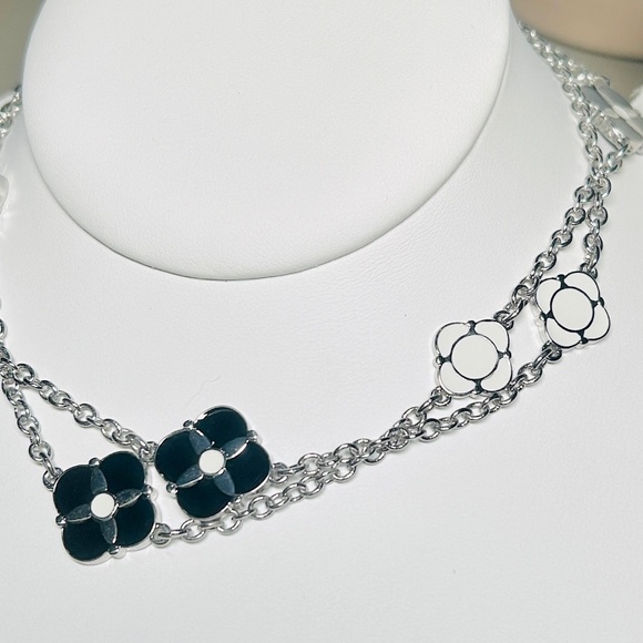 Sophisticated Enameled clover pendant necklace adorned with 10 stunning motifs - Picture 5 of 8